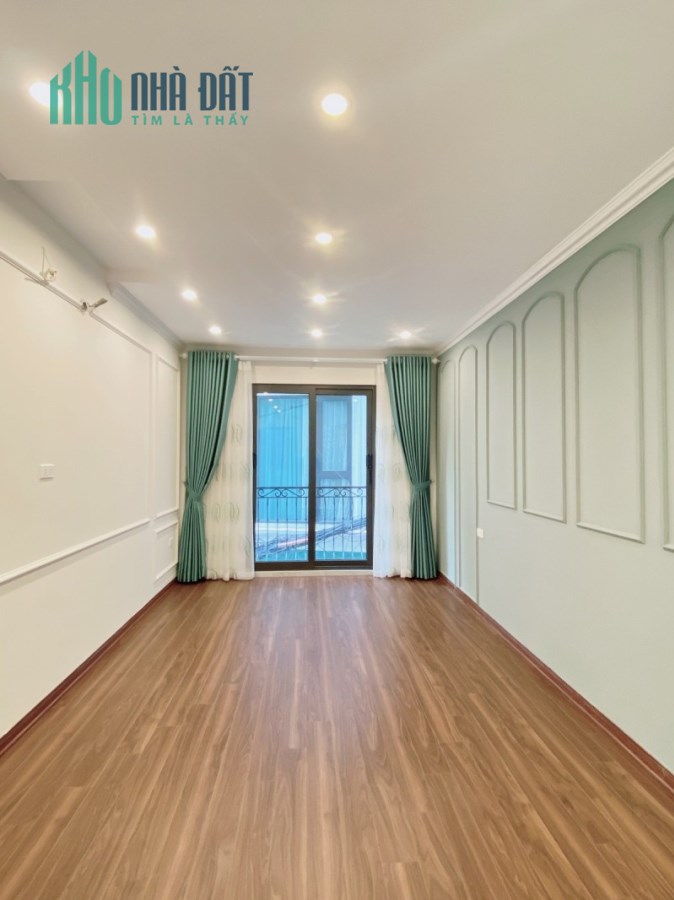 Bán nhà Đặng Tiến Đông 40m2 x5T, 4.2  tỷ, NGÕ THÔNG, THỬA ĐẤT CỰC VUÔNG lh 0966037496