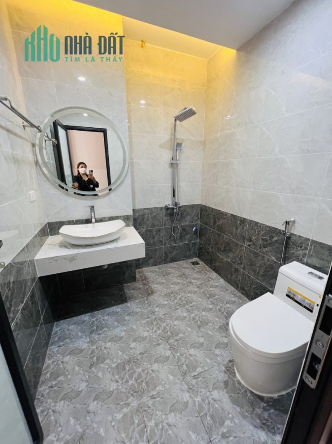 Bán nhà ở luôn Phương Mai, Đống Đa 35m2 x 4T, ngõ thông, rộng, Ô TÔ, 5  tỷ lh 0966037496