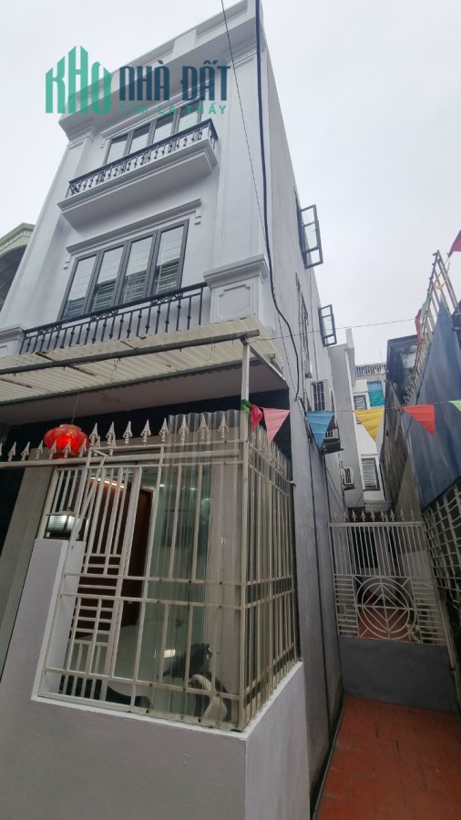 Bán nhà lô góc ngõ 48 Phương Lưu 50m x 3 tầng độc lập GIÁ 2.45 tỉ có sân cổng riêng