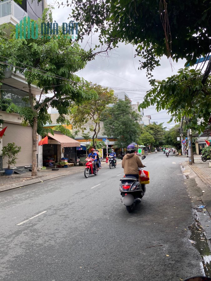 BÁN GẤP CHDV 100 PHÒNG QUẬN 7 _ FULL NỘI THẤT, TỔNG DOANH THU 700 TRIỆU  MÔI THÁNG