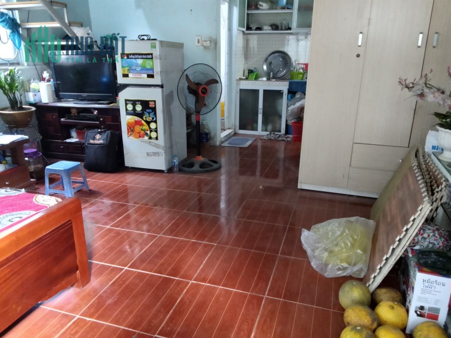 Bán nhà Linh Nam, Dt 35m, C4, Mt5m, giá hơn 700 triệu .