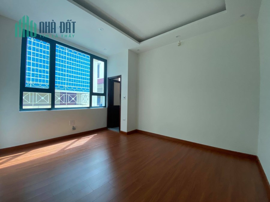 1 CĂN DUY NHẤT NHỈNH 3 TỶ sở hữu nhà 4 tầng đẹp long lanh phố Chùa Láng