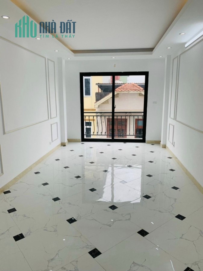 Cho thuê nguyên căn gần phố Huế Hai Bà Trưng 230m2  MT 12.5m giá 450 triệu
