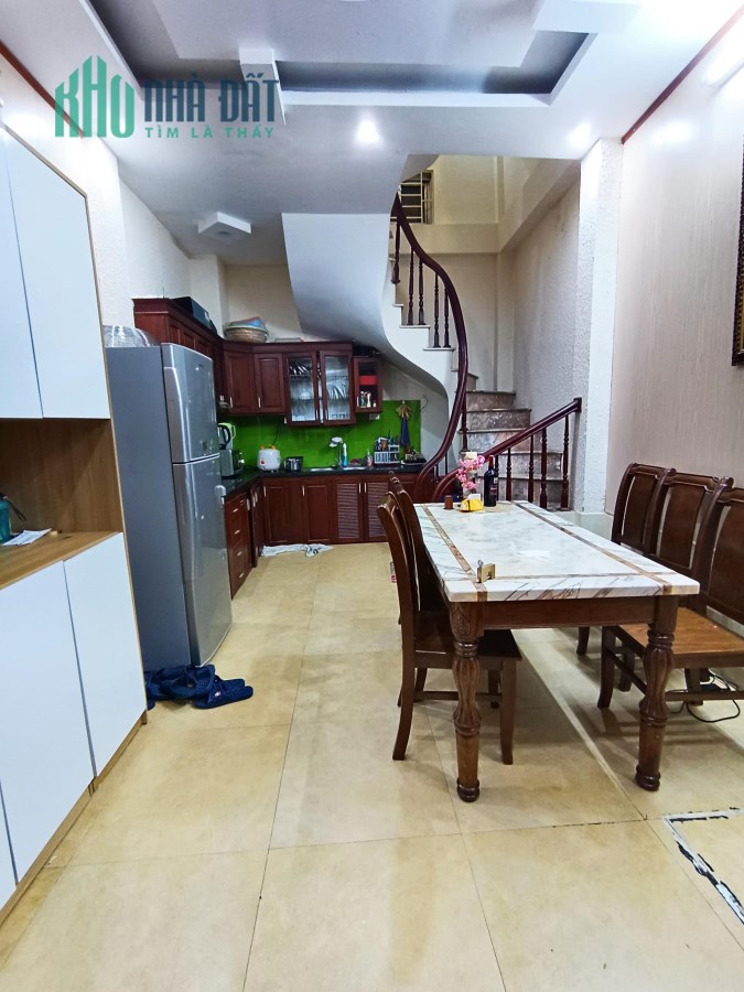 BÁN NHÀ VĂN HƯƠNG - TÔN ĐỨC THẮNG. ĐÔNG ĐA. DT 25M2. 5 TẦNG. GIÁ 2,85 TỶ