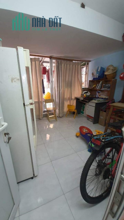 BÁN GẤP CĂN HỘ TẬP THỂ PHỐ TÂY SƠN. 70m2, 2PN, NHỈNH 2 TỶ, HÀNG HIẾM, GIÁ ĐẸP, LH 0975383666