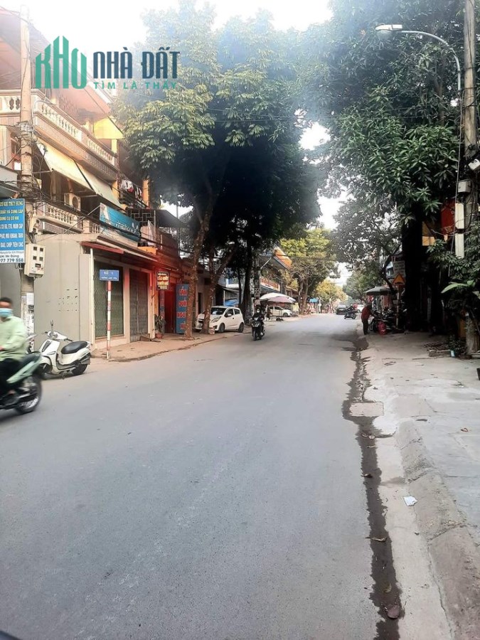 Chủ nhà nợ ngân hàng cần bán gấp 40m2 đất ngọc thuỵ ,mặt tiền 4.2m. giá 4.1 tỷ. Đường oto tránh