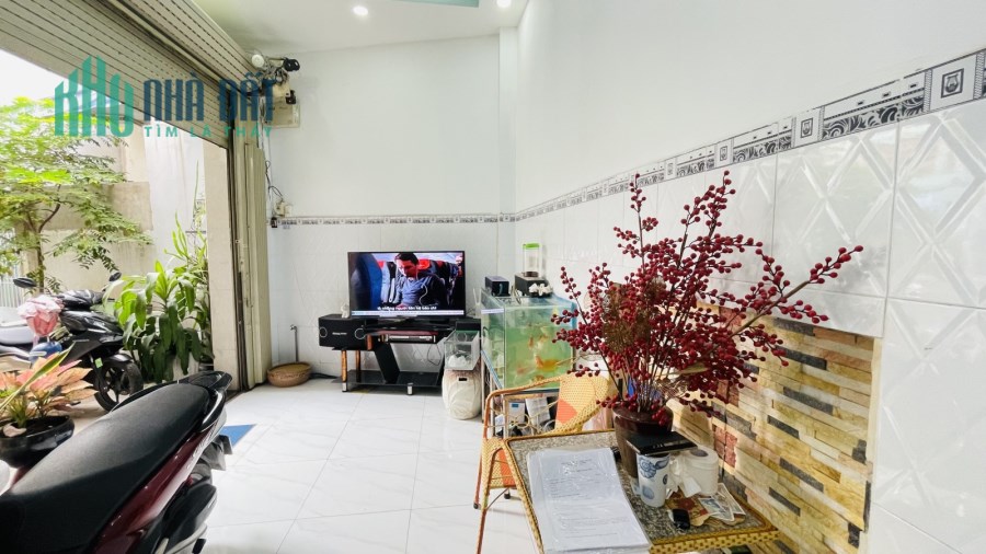 42M2 nhà Quận 6-Gần Phạm Văn Chí-Hẻm xe hơi vào nhà-Giá 3 Tỷ 2