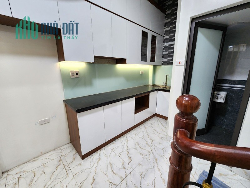 Bán nhà nhà đẹp ở luôn Tôn Thất Tùng 40m2 x 6T, nhỉnh 3 tỷ lh 0966037496