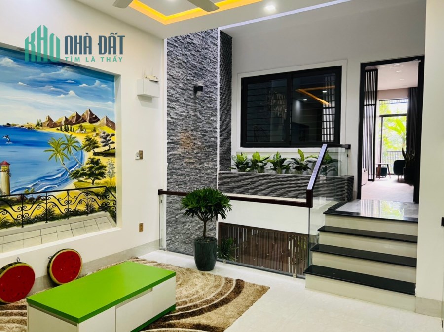 Bán nhà mặt tiền đường Cần Giuộc, Thanh Khê, 3 tầng, DT 106 m2, Gần Cầu vượt Ngã 3 Huế. Ô tô đậu.