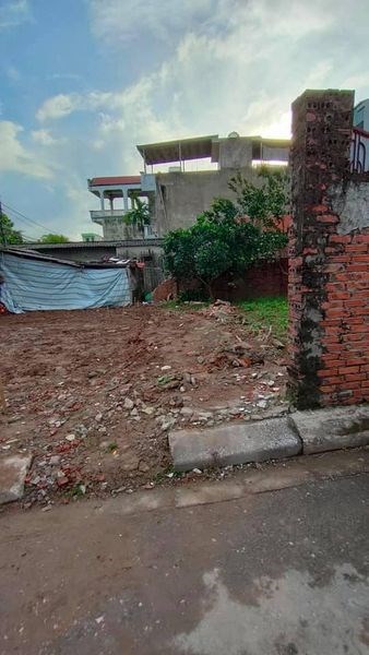 HIẾM!! Bán Mảnh Đất Lô Góc Ngõ 42 Sài Đồng, Ôtô Vào Đất, 30m2, MT 4m, Nhỉnh 2 Tỷ.