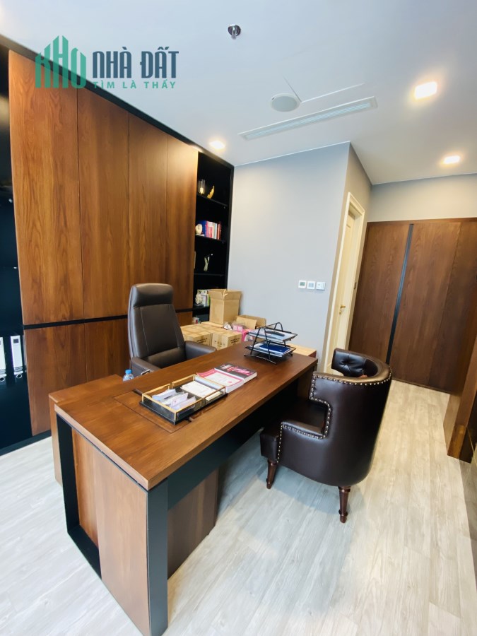 Cần cho thuê Officetel trong khu Vinhomes Golden River Quận 1 - Tòa 6, Tầng 48
