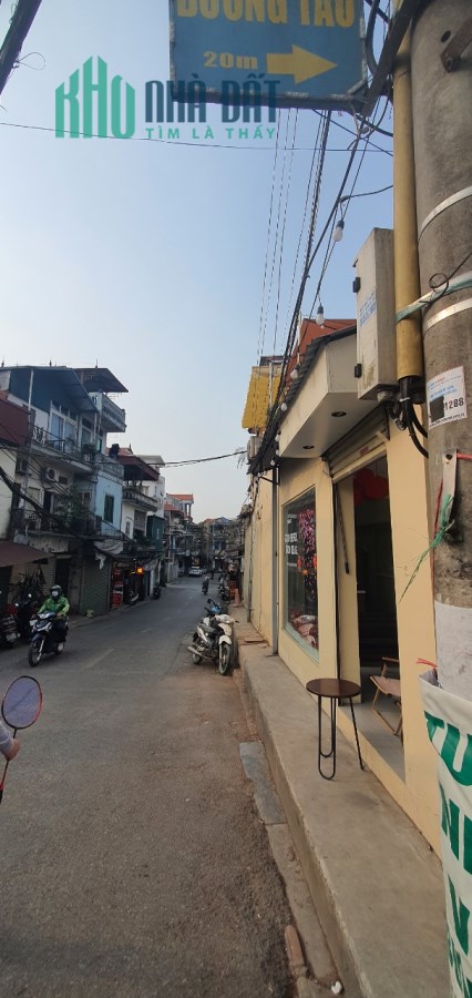 Bán nhà Gia Quất, Dy 45m, nhà 3 tầng, Mt 4m, giá hơn 2 tỷ.