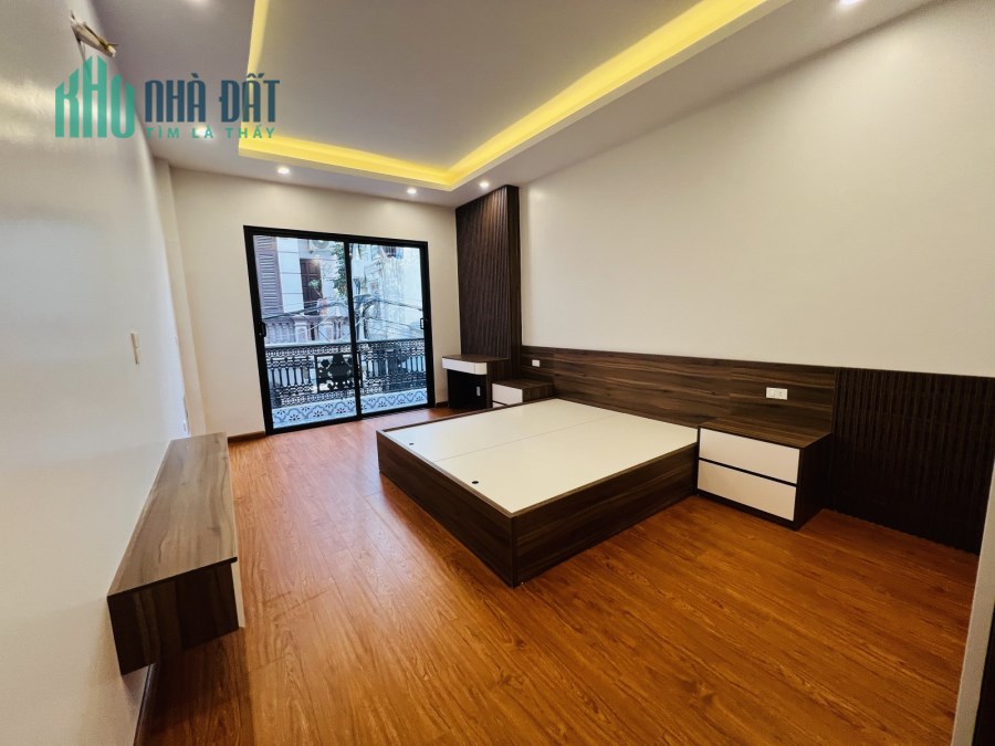 Bán nhà Kim Đồng, 40m, 5 Tầng, Phân Lô Ô tô, Mới koong, full nội thất, nhỉnh 5 tỷ.