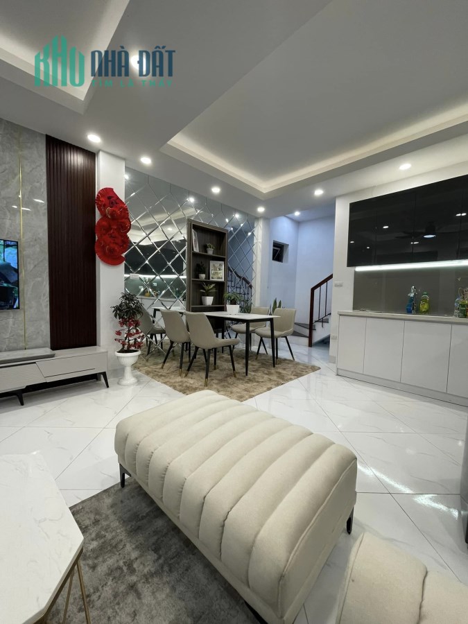 Bán Nhà Vũ Trọng Phụng, Thanh Xuân, Tặng Nội Thất, 40m2 MT5m, Giá 4.5 Tỷ